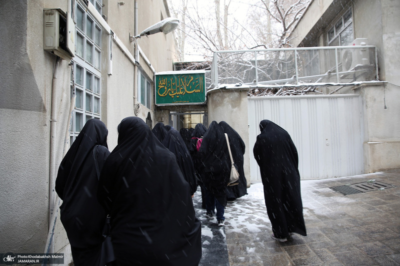 بازدید جمعی از دانش آموزان از بیت امام خمینی (س) در جماران 1