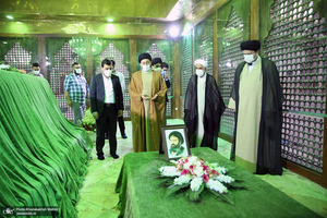 ادای احترام سید عمار حکیم نسبت به حضرت امام خمینی (س)