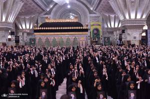 اجرای سرود دانش آموزی در حرم مطهر امام خمینی