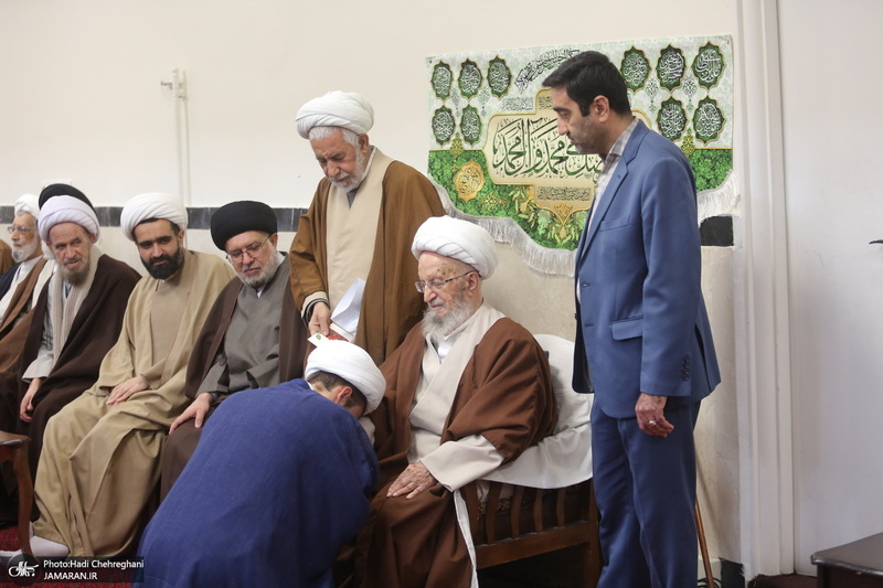 عمامه گذاری طلاب در روز عید مبعث توسط مراجع عظام تقلید‎‎