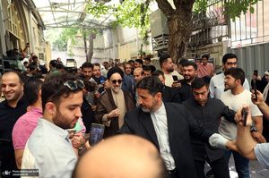 حضور سید محمد خاتمی در مرحله دوم انتخابات ریاست جمهوری چهاردهم