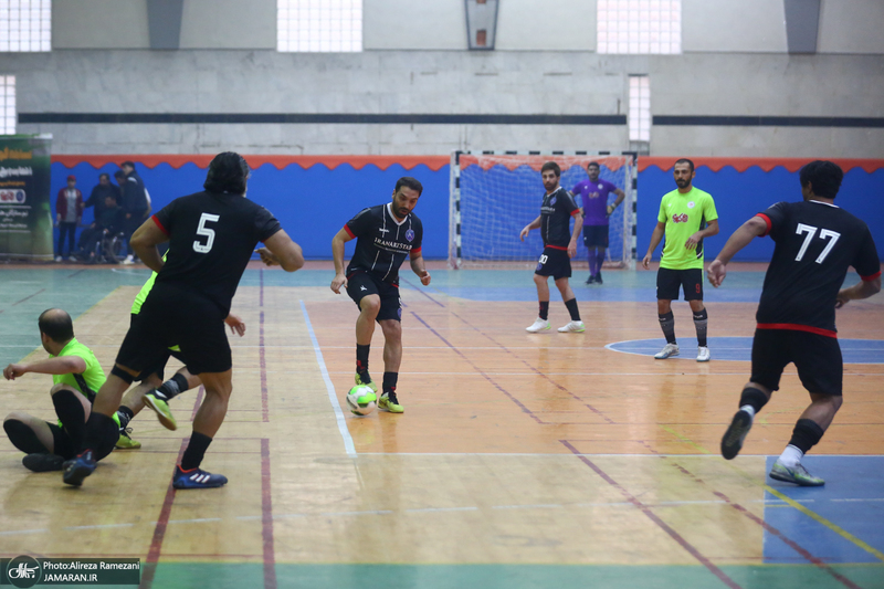 مسابقه فوتسال خیریه بین تیم هنرمندان و منتخب بنیاد حضرت زینب (س)