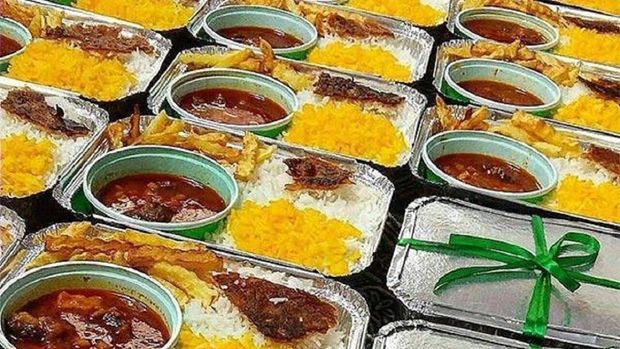 نیازمندان مشهدی هر شب مهمان غذای متبرک حضرت رضا (ع) هستند