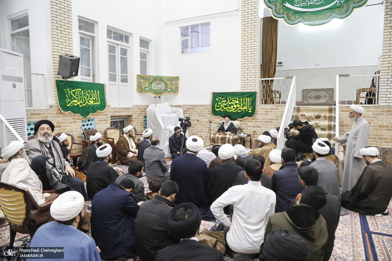 عمامه گذاری طلاب توسط مراجع عظام تقلید در روز میلاد امام علی (ع)‎