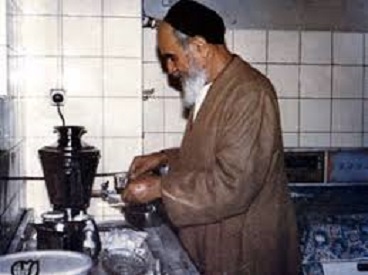 Imam Khomeini, a true man of God, lived simple and modest lifestyle