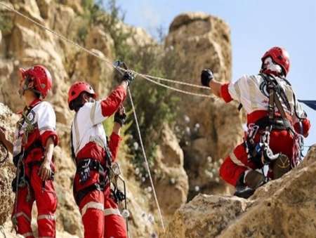 نجات کوهنورد گمشده در ارتفاعات خرم آباد