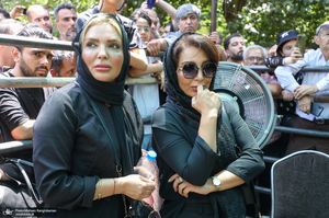 مراسم خاکسپاری مرحوم اکبر عبدی در قطعه هنرمندان