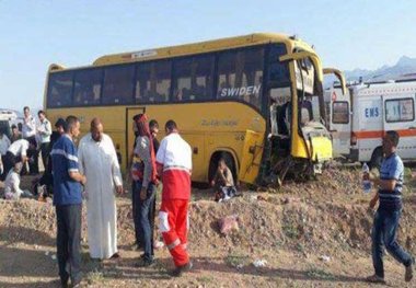 افزایش تعداد مصدومان واژگونی اتوبوس جاده مشهد-نیشابور به ۵۳ نفر