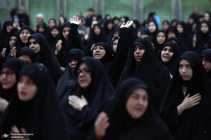 مراسم عزادارای شب عاشورا در حرم مطهر امام خمینی