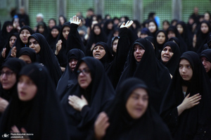 مراسم عزادارای شب عاشورا در حرم مطهر امام خمینی