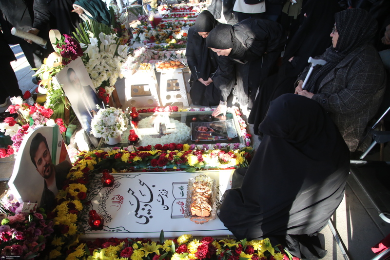 مهمانی لاله ها در قطعه شهدای بهشت زهرا