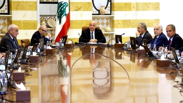 جزییات طرح محرمانه ارتش لبنان برای انحصار سلاح در دست دولت/ الاخبار: این طرح 5 مرحله‌ای شامل هیچ مهلت زمانی نیست/ استقرار نظامی ارتش، ایست‌های بازرسی، کنترل مرزهای لبنان-سوریه و جمع‌آوری سلاح از اردوگاه‌های پناهندگان فلسطینی تقویت خواهد شد