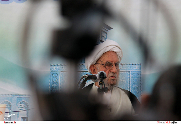 آیت الله امینی: امام در پی این بود که نظام اخلاقی در جامعه به وجود بیاورد/ جوانان کارهای افراد حاضر را می بینند و فکر می کنند نظام اسلامی همین است/ متأسفانه مشکلات اخلاقی همچنان باقی است/ معرفی چهره امام و یاران راستین ایشان وظیفه همه مسئولین است