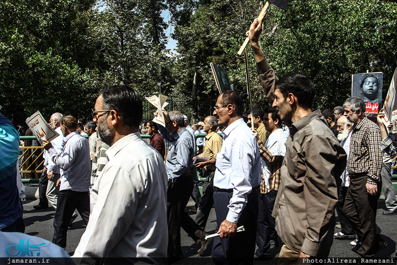 راهپیمایی نمازگزاران در اعتراض به کشتار مسلمانان میانمار