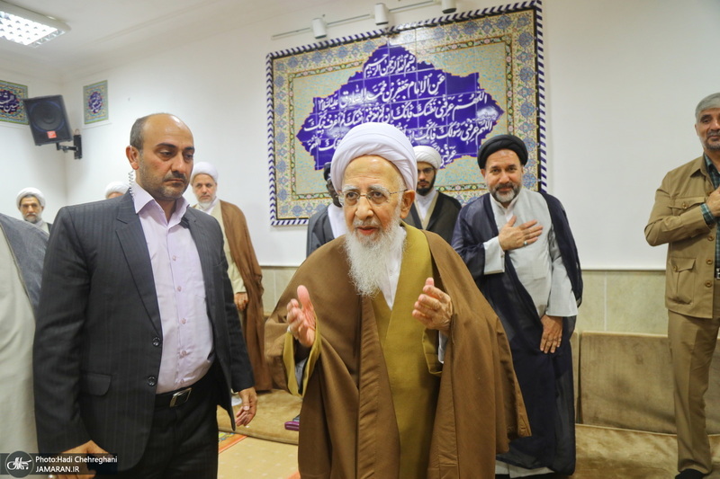 مراسم عمامه گذاری طلاب روز ولادت پیامبر اکرم (ص) و امام جعفر صادق (ع) در بیوت مراجع