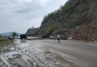 جاده گناباد به سرایان مسدود شد