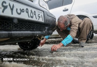 استفاده از زنجیر چرخ درجاده های زنجان ضروری است