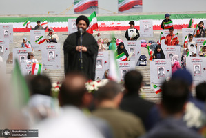 اجتماع مردمی بزرگداشت روز جمهوری اسلامی همراه با اهتزار بزرگترین پرچم مقدس در گذر فرهنگ