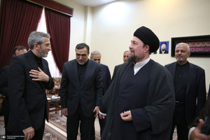 دیدار سرپرست و کارکنان وزارت خارجه باسید حسن خمینی در حرم مطهر امام خمینی (س)