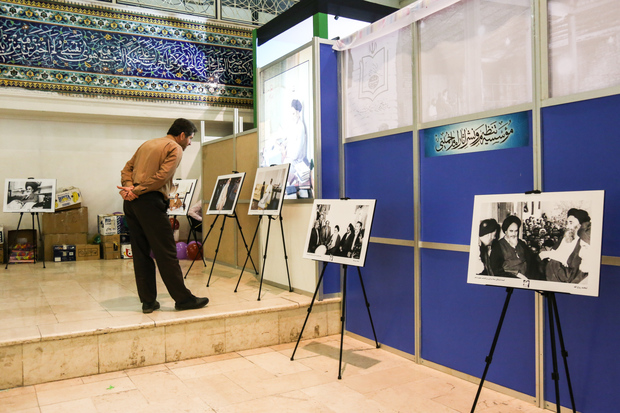 "محفل شعر حضور" در غرفه موسسه نشر آثار امام در نمایشگاه قرآن کریم برگزار می‌شود            