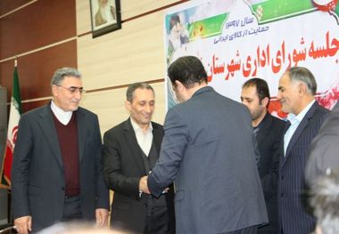 مسئولان در جلب رضایت مردم تلاش کنند