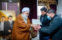 حضور نماینده رهبر انقلاب اسلامی در منزل خانواده‌های فرماندهان شهید حزب‌الله لبنان در بیروت (14)