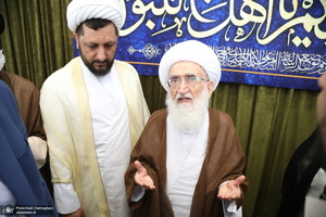 مراسم عمامه گذاری طلاب توسط آیت‌الله العظمی نوری همدانی و آیت الله فاضل لنکرانی در روز عید غدیر