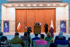 تجدید میثاق رئیس سازمان بهزیستی و جمعی از توان یابان با آرمان های حضرت امام خمینی (س)