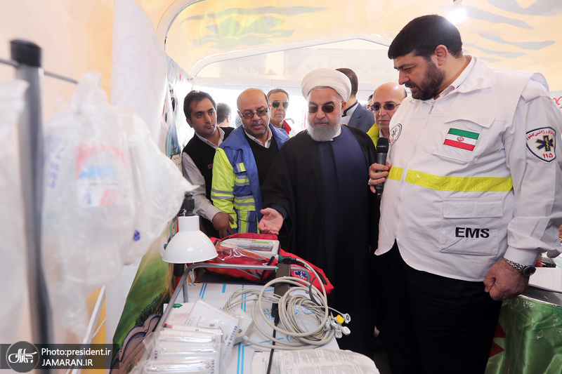 بازدید روحانی از ایستگاه سلامت اورژانس و پایگاه امداد و نجات جاده ای