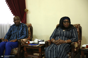 ادای احترام نخست وزیر بورکینافاسو و هیأت همراه نسبت به مقام شامخ بنیان‌گذار جمهوری اسلامی ایران