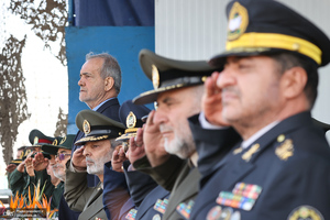 مراسم رژه نیروهای مسلح در جوار حرم مطهر امام خمینی (س)