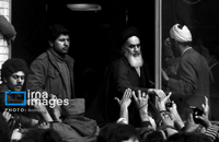 دیدار مردم با امام در مدرسه علوی (3)