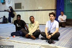 بازدید جمعی از دانشجویان خارجی از بیت امام خمینی (س) در جماران  1