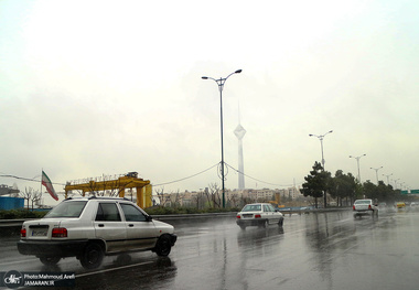 جاده‌های مازندران بارانی و مه آلود است