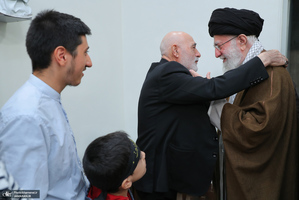 دیدار خانواده شهیدان معصومه کرباسی و رضا عواضه با رهبر انقلاب