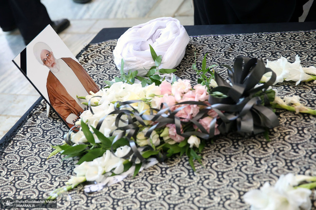 پیام تشکر بیت آیت الله اشرفی اصفهانی از شخصیت های بزرگ نظام و یادگار امام