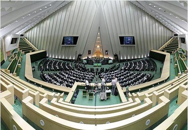 نماینده تهران: بر استعفایم اصرار دارم/ هیات رئیسه باید تقاضای استعفای بنده را اعلام وصول کند