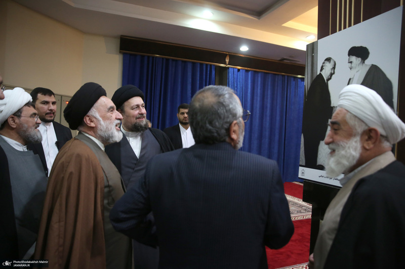 بازدید سید حسن خمینی از نمایشگاع عکس امام امت