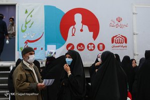 ویزیت رایگان مردم جهت پیشگیری از کرونا در مناطق محروم قم + تصاویر