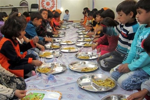 طرح یک وعده غذای گرم در روستا مهدهای استان اصفهان اجرا شد