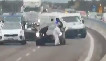 ببینید/ سرقت هالیوودی در ایتالیا؛ ون حمل پول در انفجار و تیراندازی تصرف شد