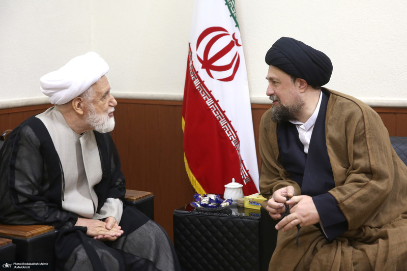 دیدار مهدی کروبی با سید حسن خمینی و جمعی از فعالان سیاسی