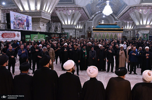 مراسم عزادارای شب عاشورا در حرم مطهر امام خمینی