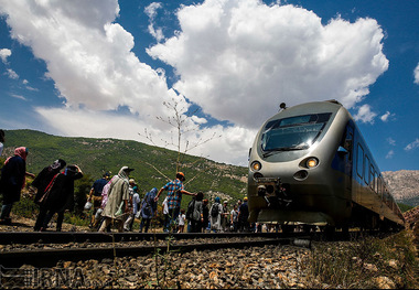 قطار گردشگری لرستان رونمایی شد