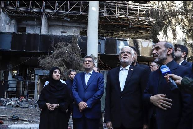 توصیه‌های عارف به مدیران صداوسیما: از مردم دنباله‌روی کنید/ قرائت واقعی از حوادث را به نمایش بگذارید/ در حفظ وفاق و انسجام ملی بکوشید/ وظیفه صداوسیما نقد منصفانه و دوطرفه است و نباید مسائل یک‌سویه دیده شود/دیپلماسی برای ما اولین راه حل مشکلات است