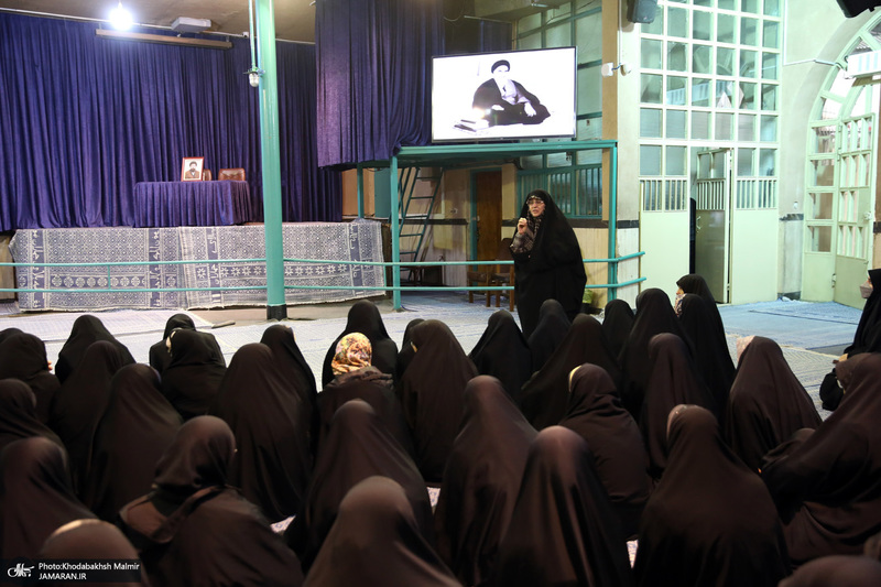 بازدید جمعی از دانش آموزان از بیت امام خمینی (س) در جماران 1