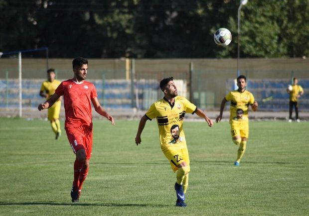 تیم فوتبال ۹۰ ارومیه مقابل آلومینیوم اراک شکست خورد