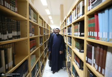 بازدید رئیس موسسه تنظیم و نشر آثار امام خمینی (س) از کتابخانه پژوهشگاه قوه‌قضاییه