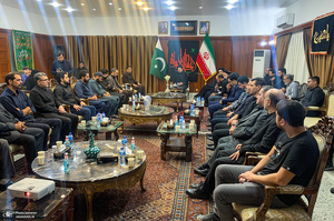 حضور سید حسن خمینی در کنسولگری جمهوری اسلامی ایران در کراچی