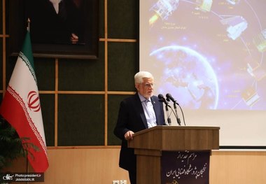 عارف: زنجیره علم و فناوری باید به رفاه، آرامش و امنیت مردم ختم شود/ راهی جز دستیابی به علوم فضایی نداریم/ از جنگ کلاسیک و گلوله‌ها به جنگ علم و فناوری رسیدیم
